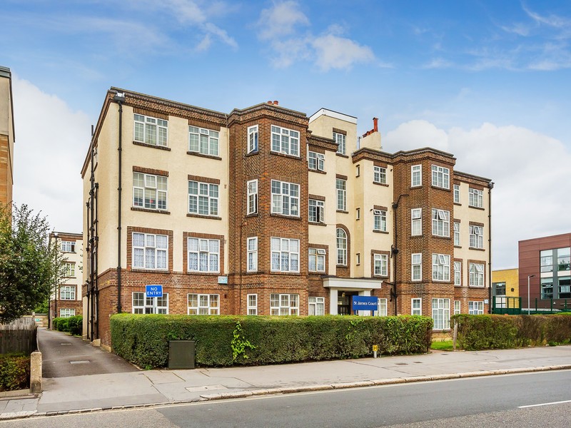 2 Bed Apartment To Rent in Croydon